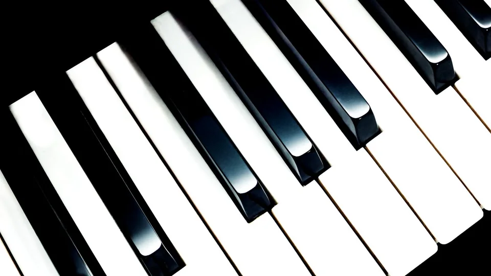 Imagem ilustrativa: teclas de um piano.